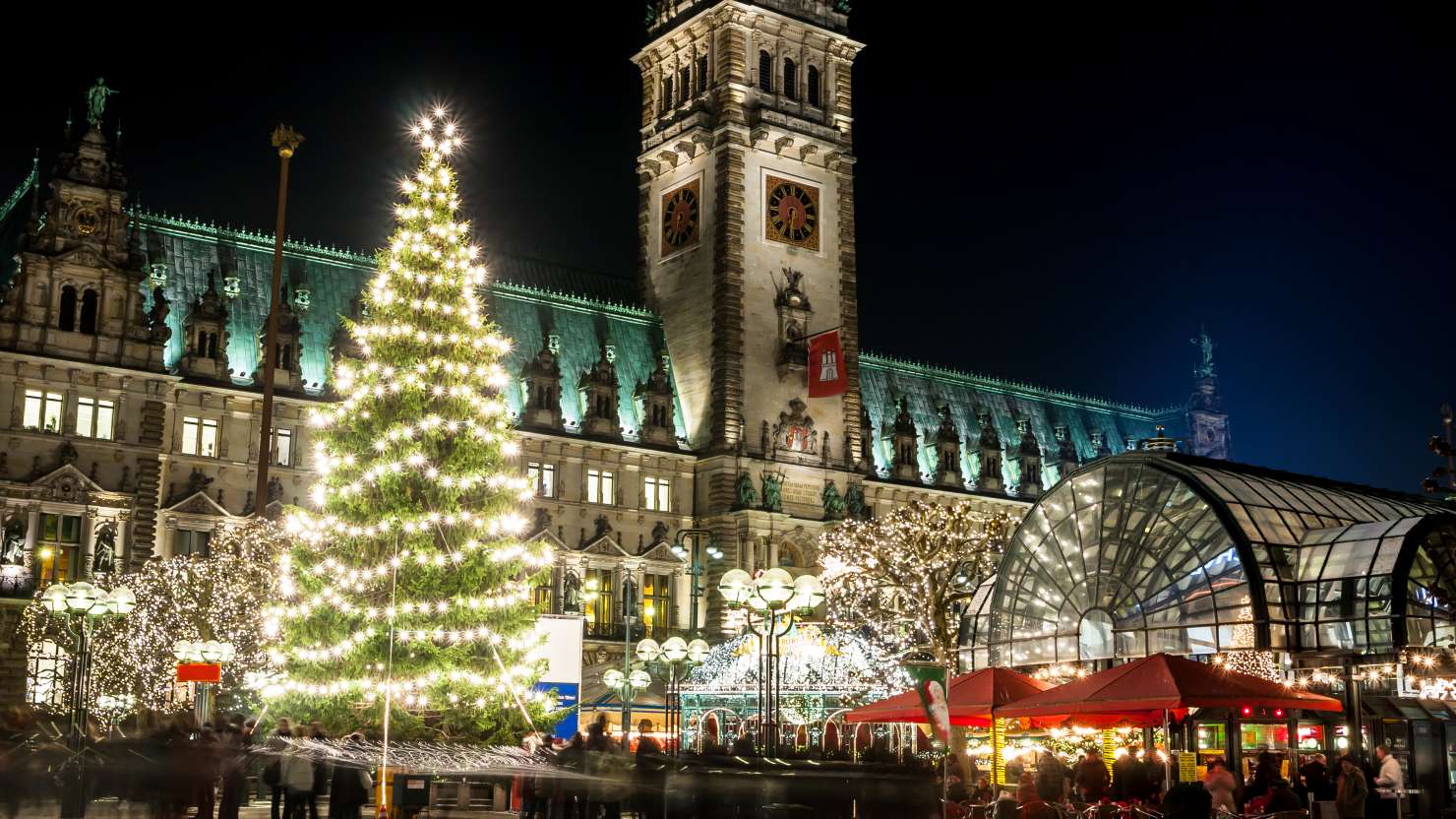 Beautiful illuminations at Weihnachtsmarkt am Rathaus in Hamburg during Christmas week