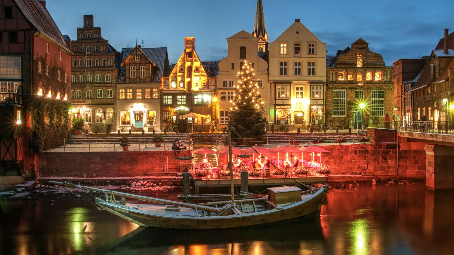 Snow and Christmas scenery by night near Hamburg