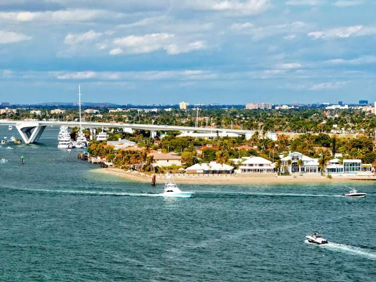 The Intracoastal Waterway in Fort Lauderdale, Florida; Shutterstock ID 195744479; Invoice Number: -