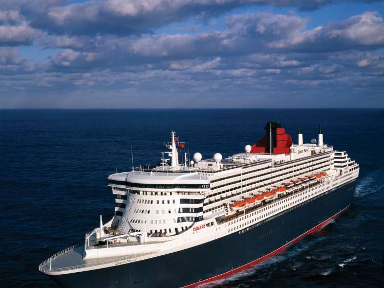 Queen Mary 2 at sea