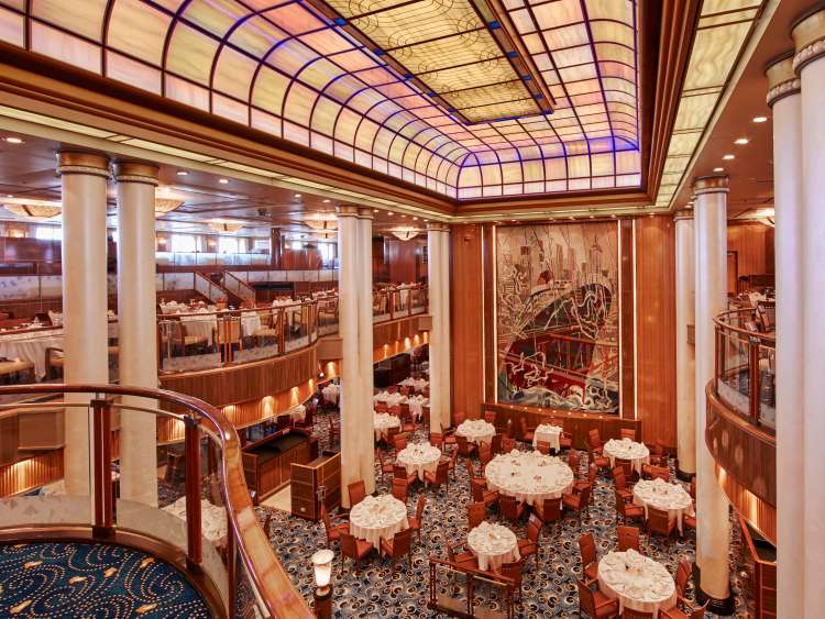 Britannia restaurant on Queen Mary 2