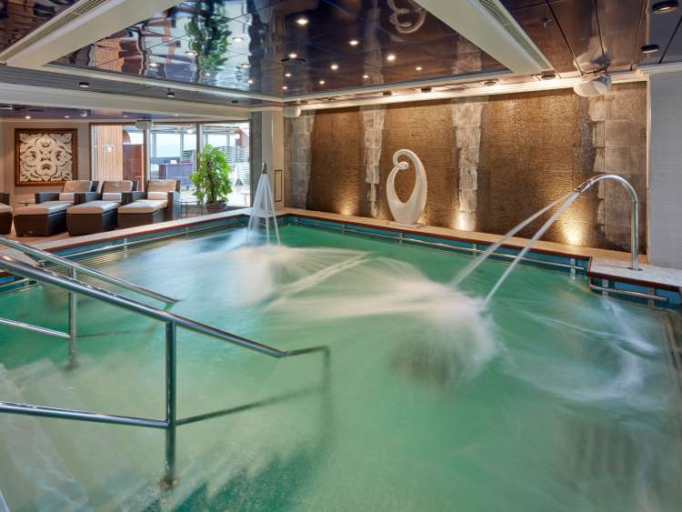 The main spa pool on Cunard's Queen Elizabeth