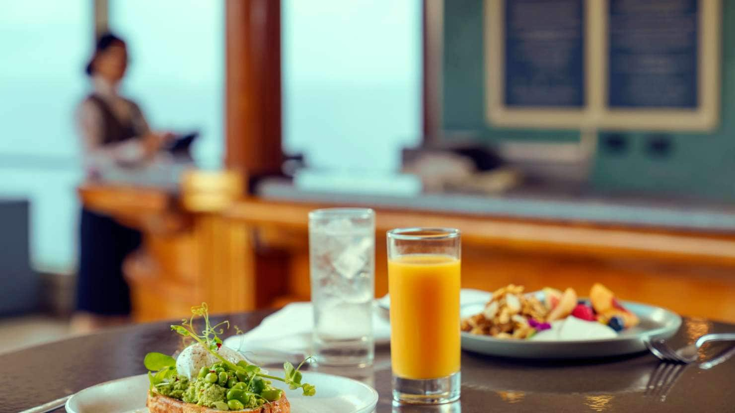 Brunch at the Wellness Café on board Queen Elizabeth