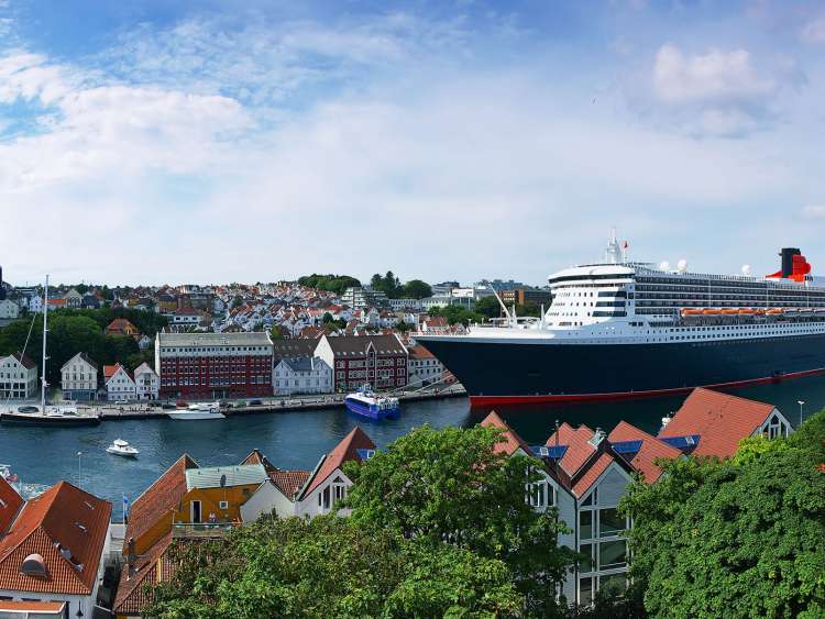 Queen Victoria sailing through Stavanger, Norway