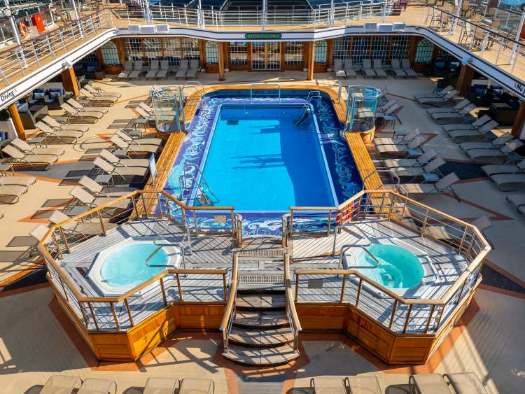 Pavilion Pool on board Queen Elizabeth