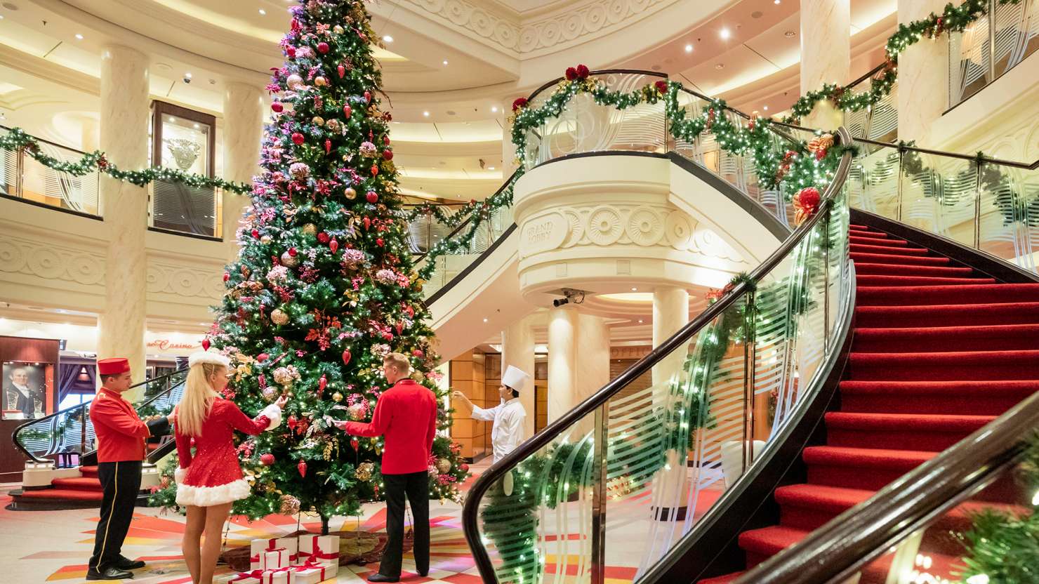 Queen Mary 2's Grand Lobby, decorated for Christmas