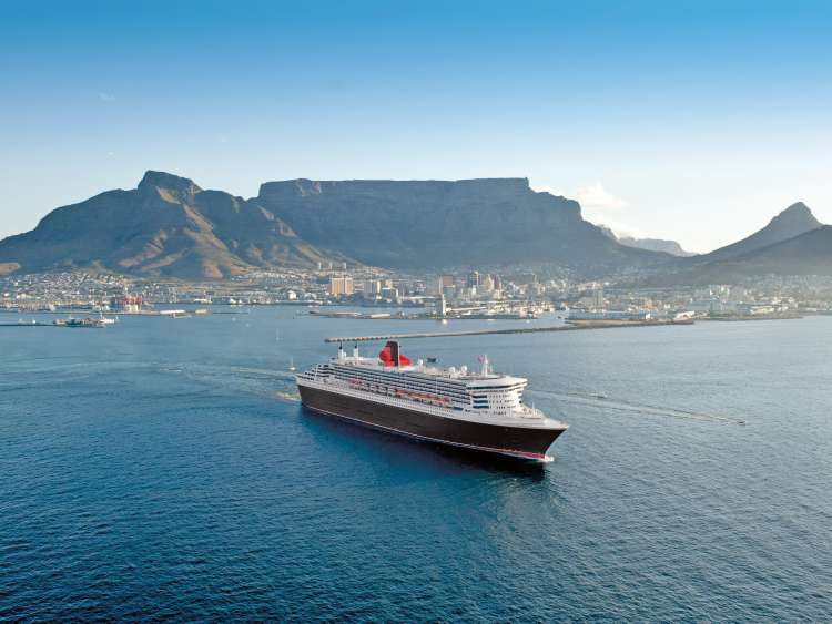 Queen Mary 2 in Cape Town