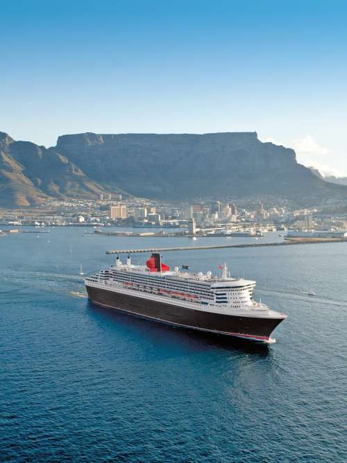 Queen Mary 2 in Cape Town