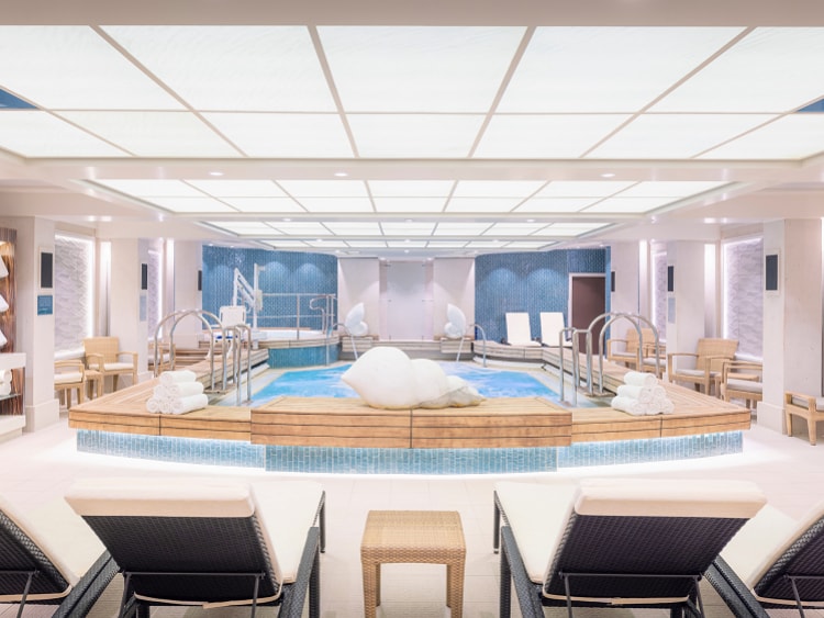 Queen Mary 2 Mareel spa Aqua therapy suite, with large pool with jets, loungers and whirlpool